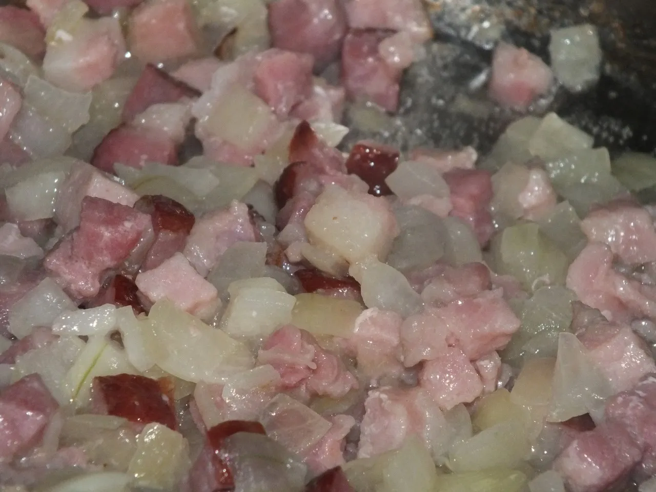 Zapiekanka makaronowa z boczkiem i pieczarkami