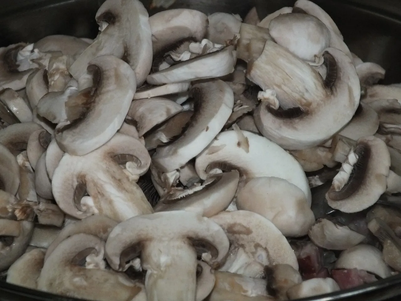Zapiekanka makaronowa z boczkiem i pieczarkami