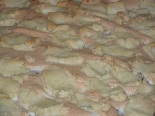 Kruche ciasto śliwkowo-jabłkowe z pianką i posypką - 13