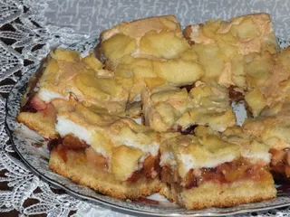 Kruche ciasto śliwkowo-jabłkowe z pianką i posypką - 17