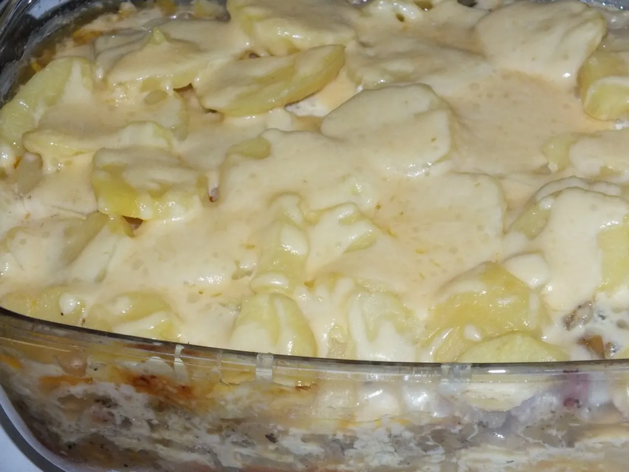 Zapiekanka ziemniaczana z dynią i wędzonym boczkiem