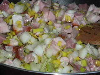 Zapiekanka ziemniaczana z dynią i wędzonym boczkiem - 4