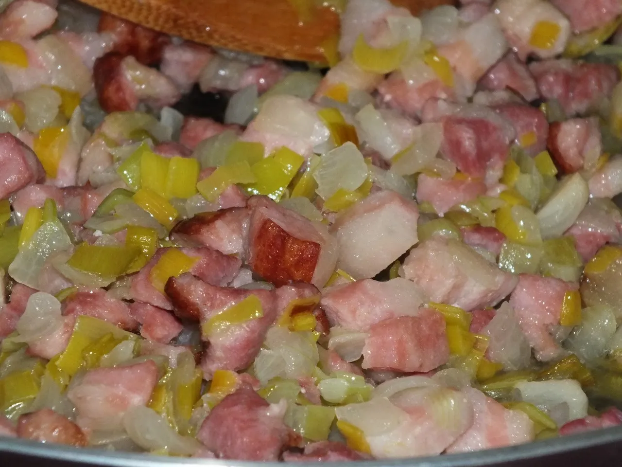 Zapiekanka ziemniaczana z dynią i wędzonym boczkiem