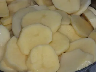 Zapiekanka ziemniaczana z dynią i wędzonym boczkiem - 6