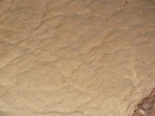 Kakaowy biszkopt z malinami i masą piankową - 7