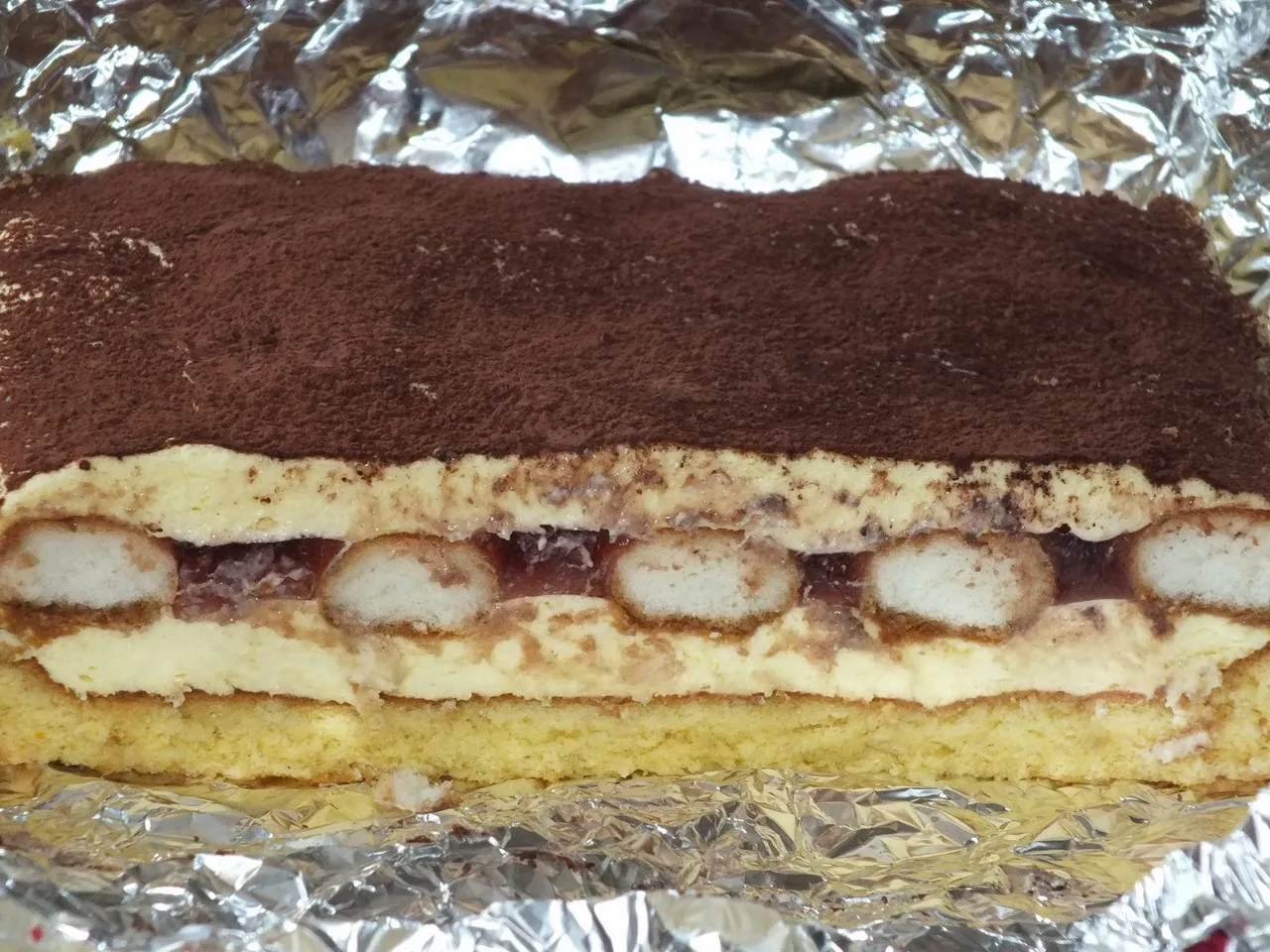 Biszkopt z pysznym waniliowym kremem, biszkoptami i galaretką