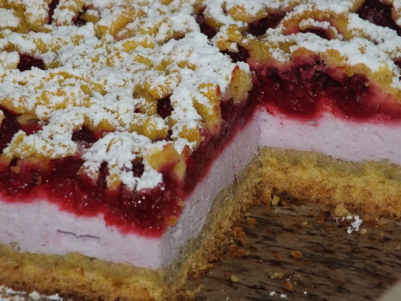 Malinowe ciasto z żurawinową pianką