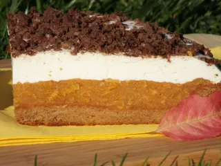 Kakaowy biszkopt z gruszkami i masą śmietankową - 16