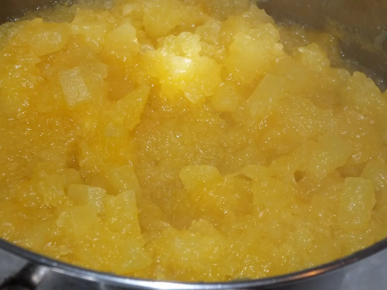 Biszkopt przekładany masą dyniową i śmietankową