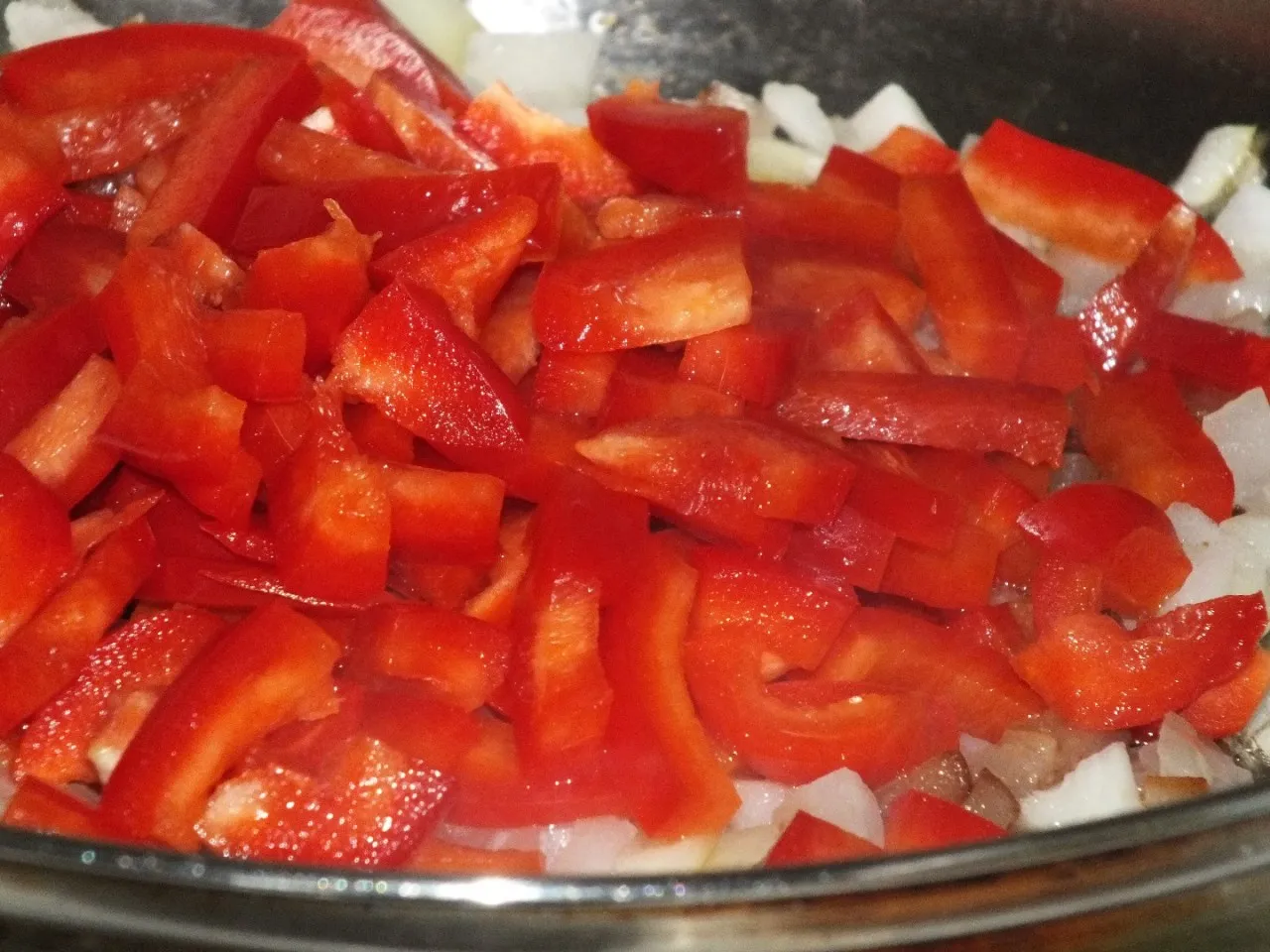 Zapiekanka makaronowa z cukinią i papryką
