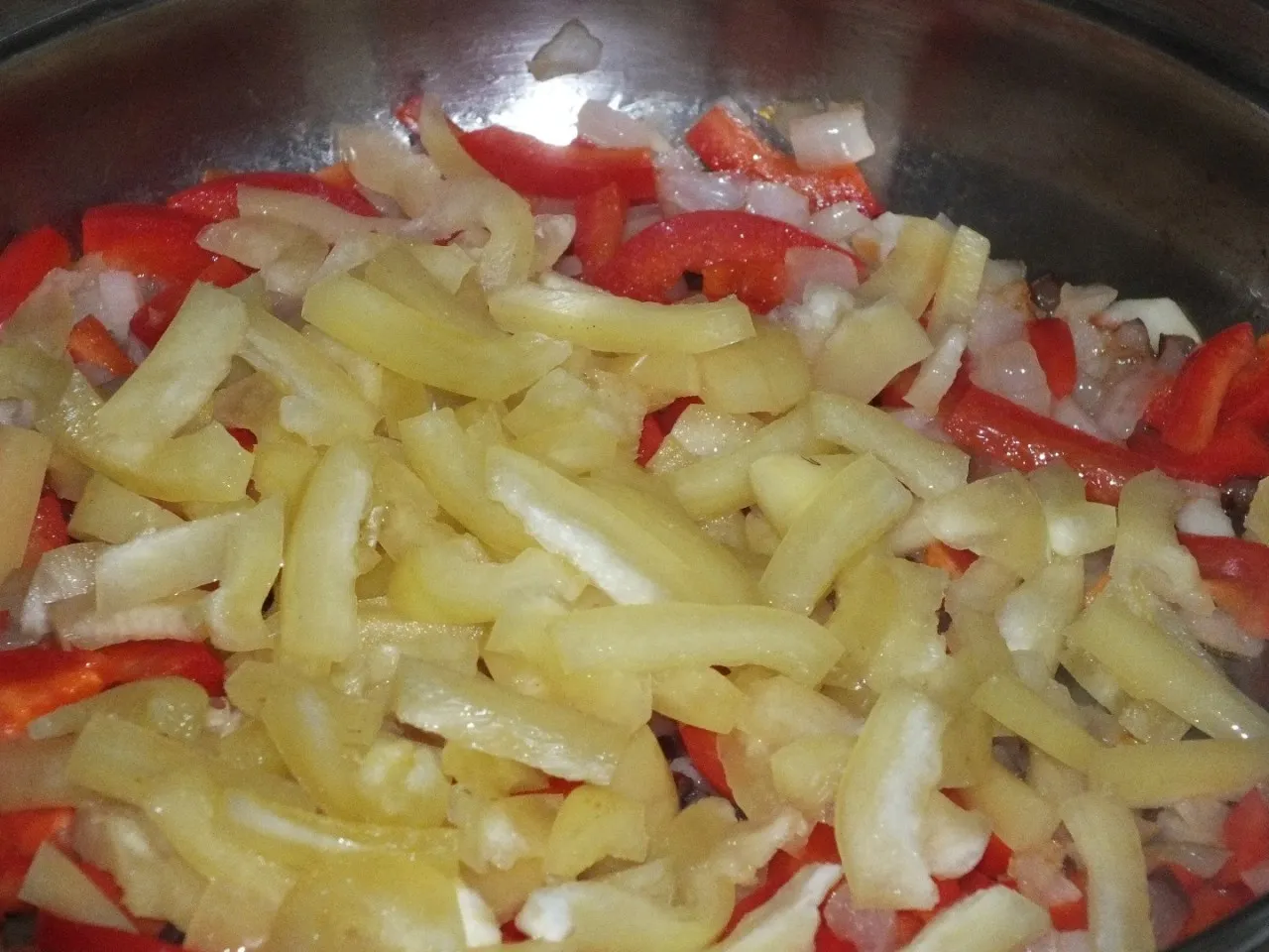 Zapiekanka makaronowa z cukinią i papryką
