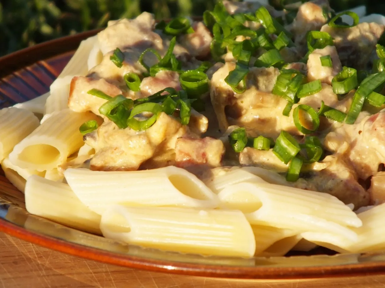 Makaron na szybko z boczkiem i pieczarkami