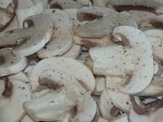 Makaron na szybko z boczkiem i pieczarkami - 13