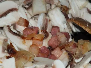 Makaron na szybko z boczkiem i pieczarkami - 14
