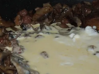 Makaron na szybko z boczkiem i pieczarkami - 19