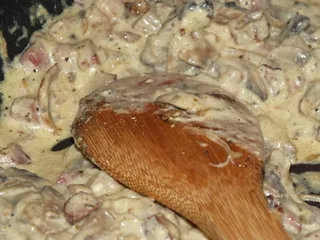 Makaron na szybko z boczkiem i pieczarkami - 23