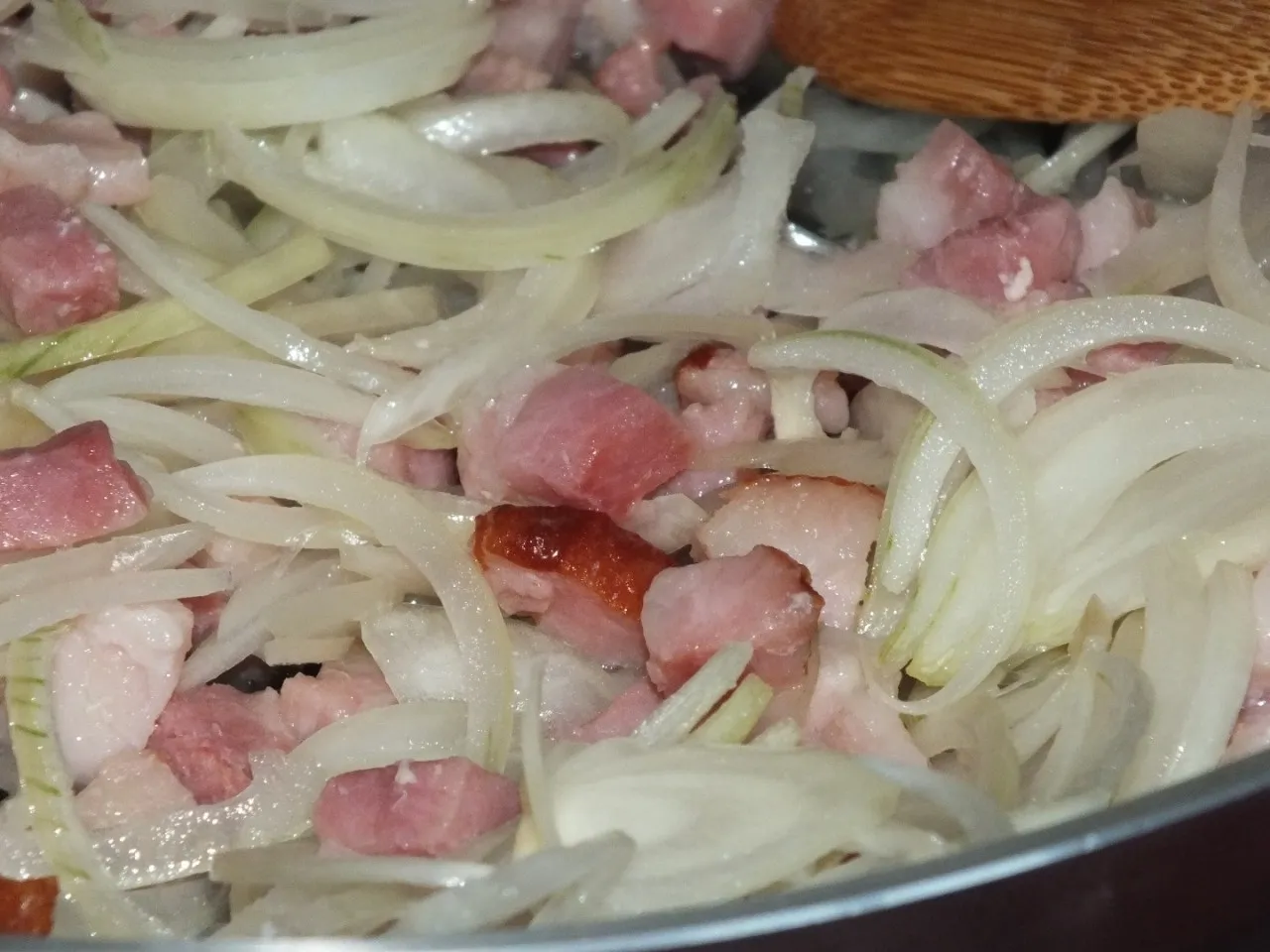 Makaron na szybko z boczkiem i pieczarkami