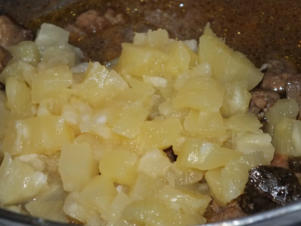 Curry z wieprzowiną i ananasem w sosie słodko-kwaśnym