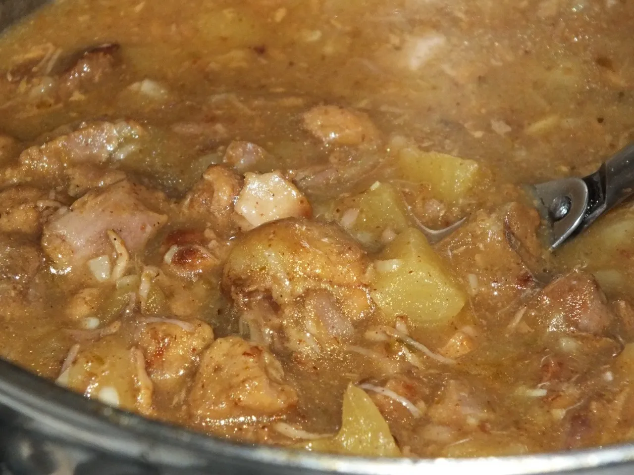 Curry z wieprzowiną i ananasem w sosie słodko-kwaśnym