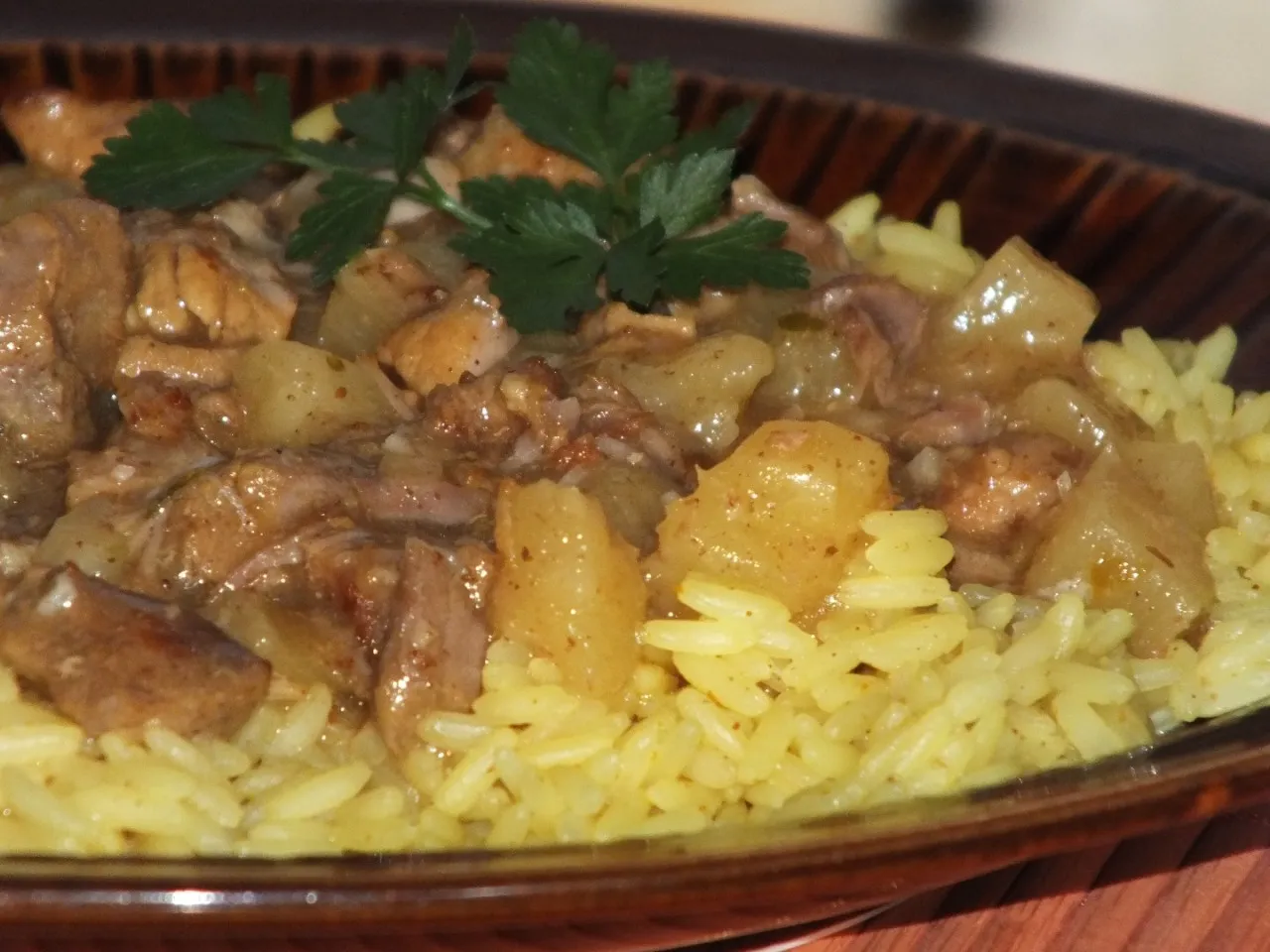 Curry z wieprzowiną i ananasem w sosie słodko-kwaśnym