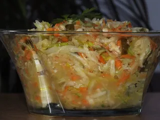 Surówka z kalarepy na kolorowo - 1