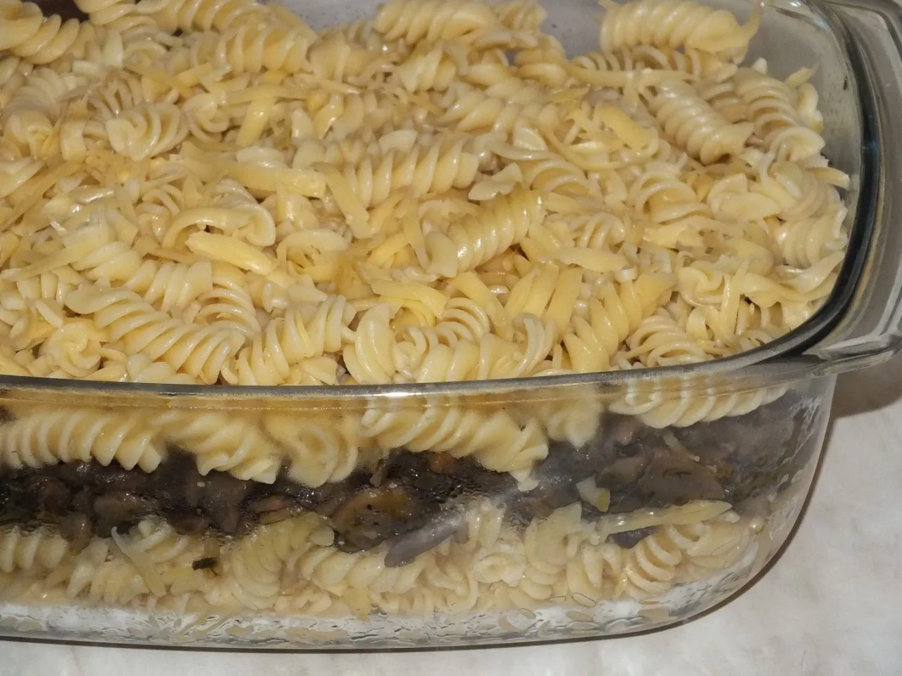 Zapiekanka z makaronu i pieczarek