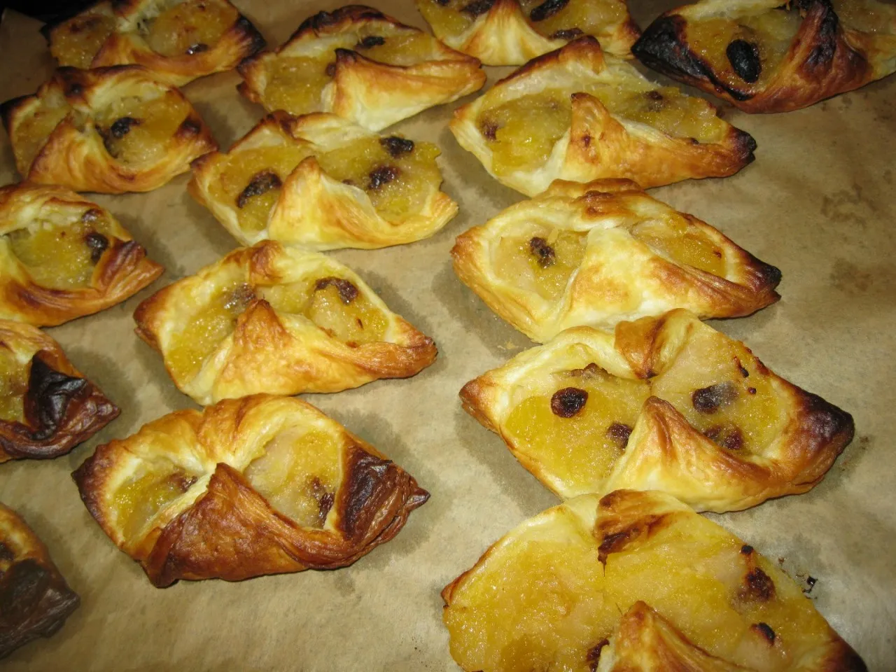 Ciastka francuskie z nadzieniem jabłkowym