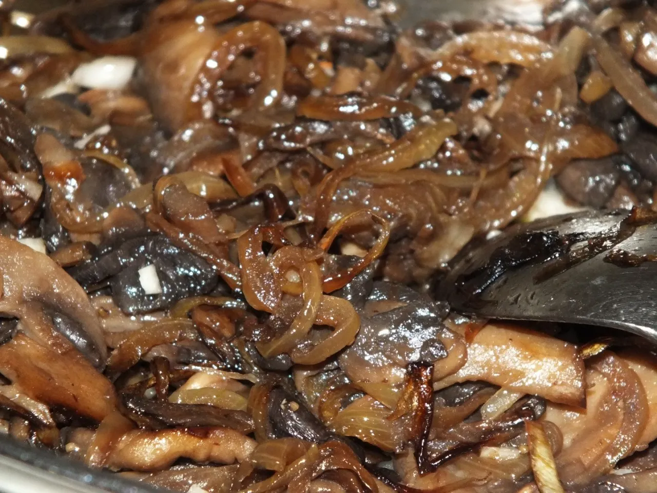 Danie ryżowe z kurczakiem, pieczarkami i ananasem