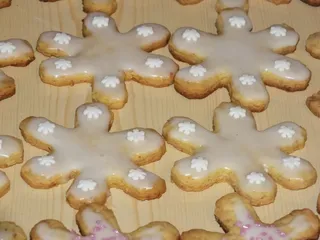 Kruche migdałowe ciasteczka - śnieżynki - 26