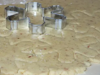 Kruche migdałowe ciasteczka - śnieżynki - 9