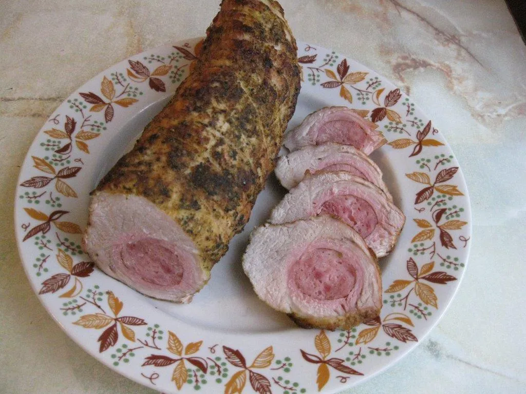 Łopatka z kiełbaską w folii