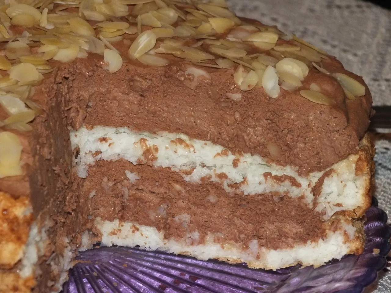 Tort kokosowy z śmietankowo-czekoladową masą