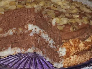 Tort kokosowy z śmietankowo-czekoladową masą - 2