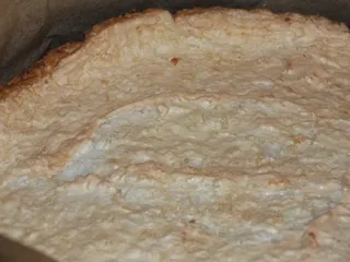 Tort kokosowy z śmietankowo-czekoladową masą - 11