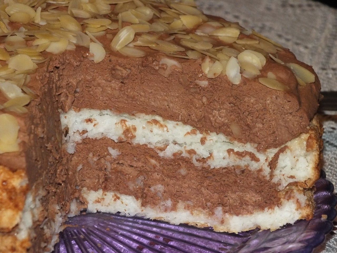 Tort kokosowy z śmietankowo-czekoladową masą