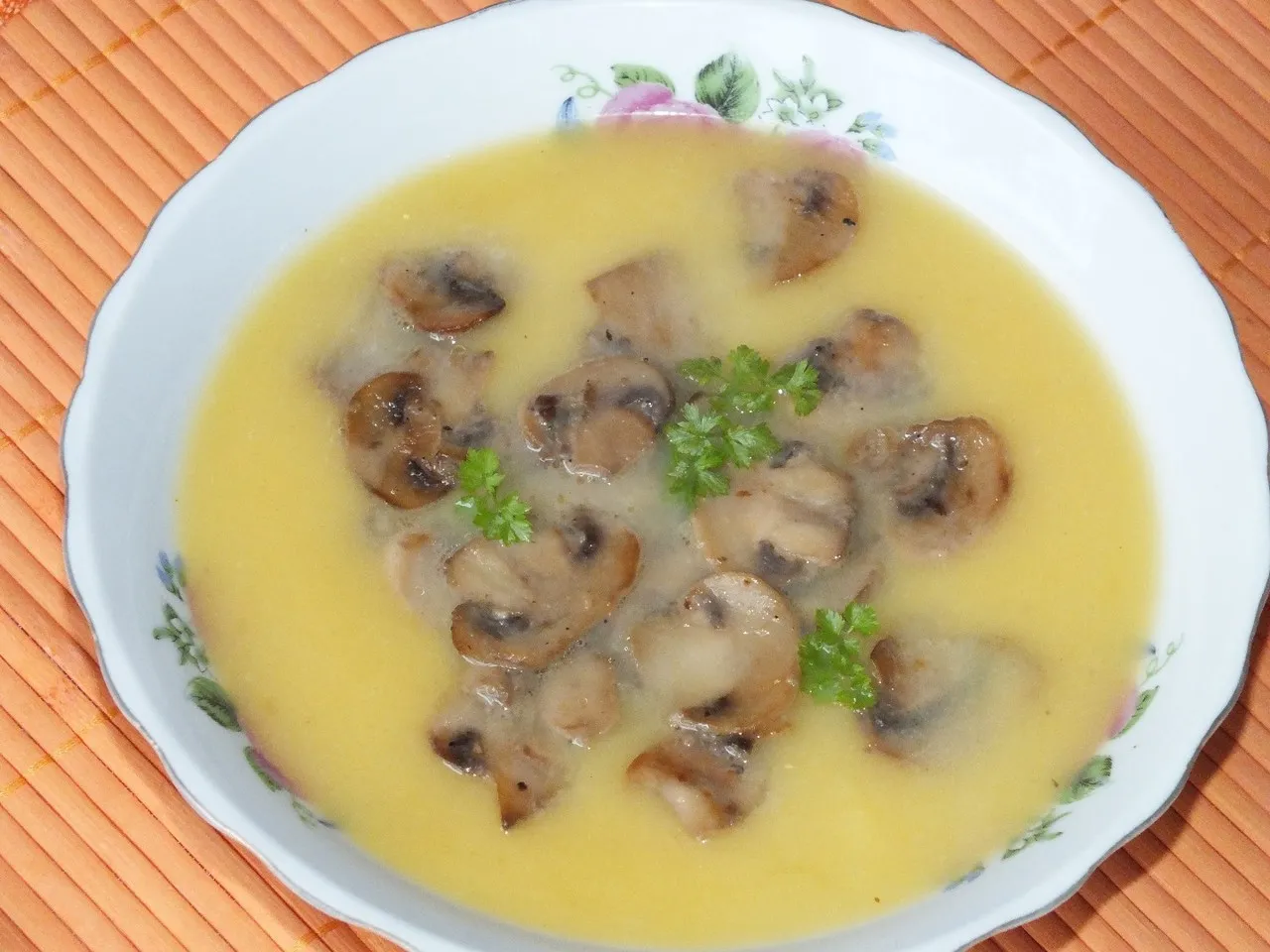 Zupa krem z dyni z pieczarkami