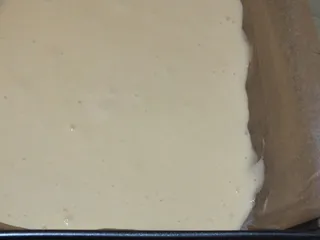 Maślankowe ciasto z jagodami i sezamem - 2
