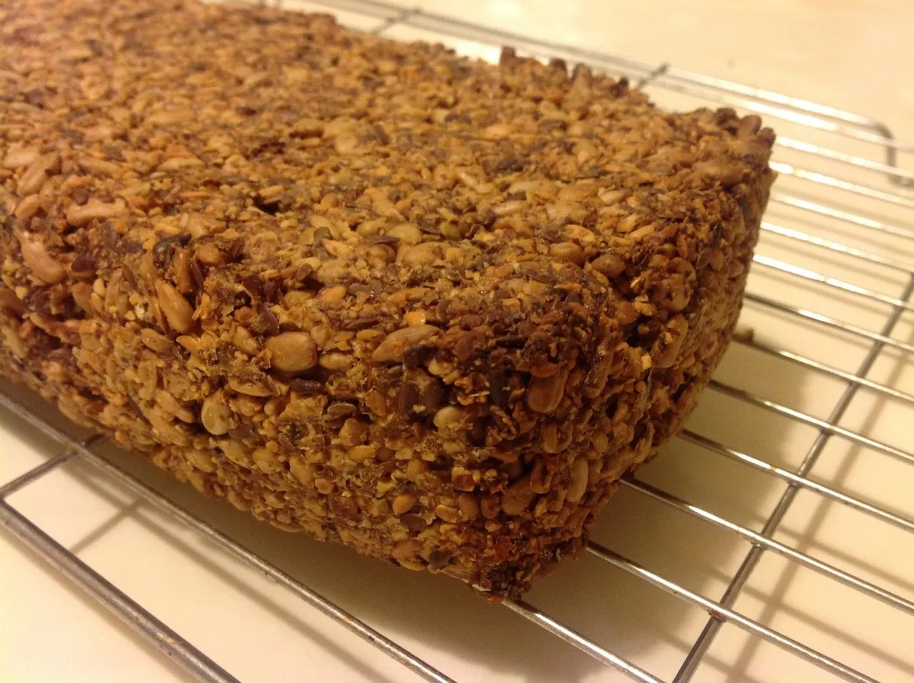Chleb bez glutenu, mąki i drożdży