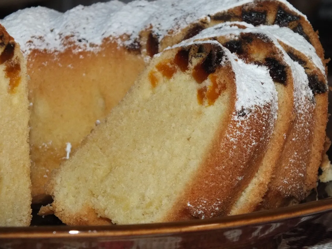 Babka piaskowa z suszonymi morelami