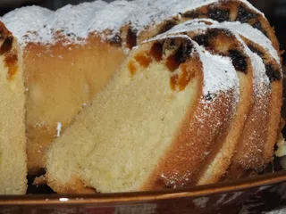 Babka piaskowa z suszonymi morelami - 1