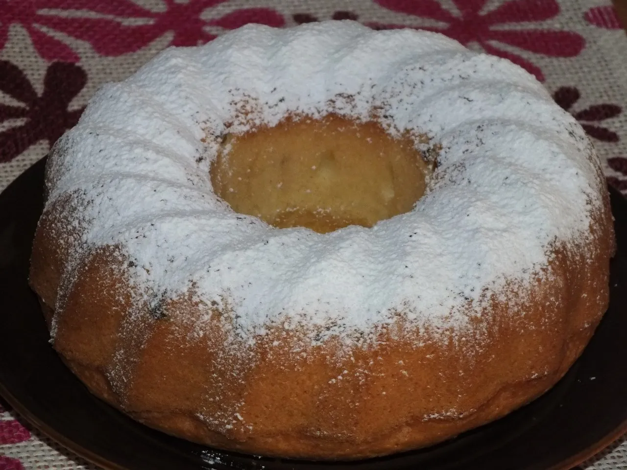 Babka piaskowa z suszonymi morelami