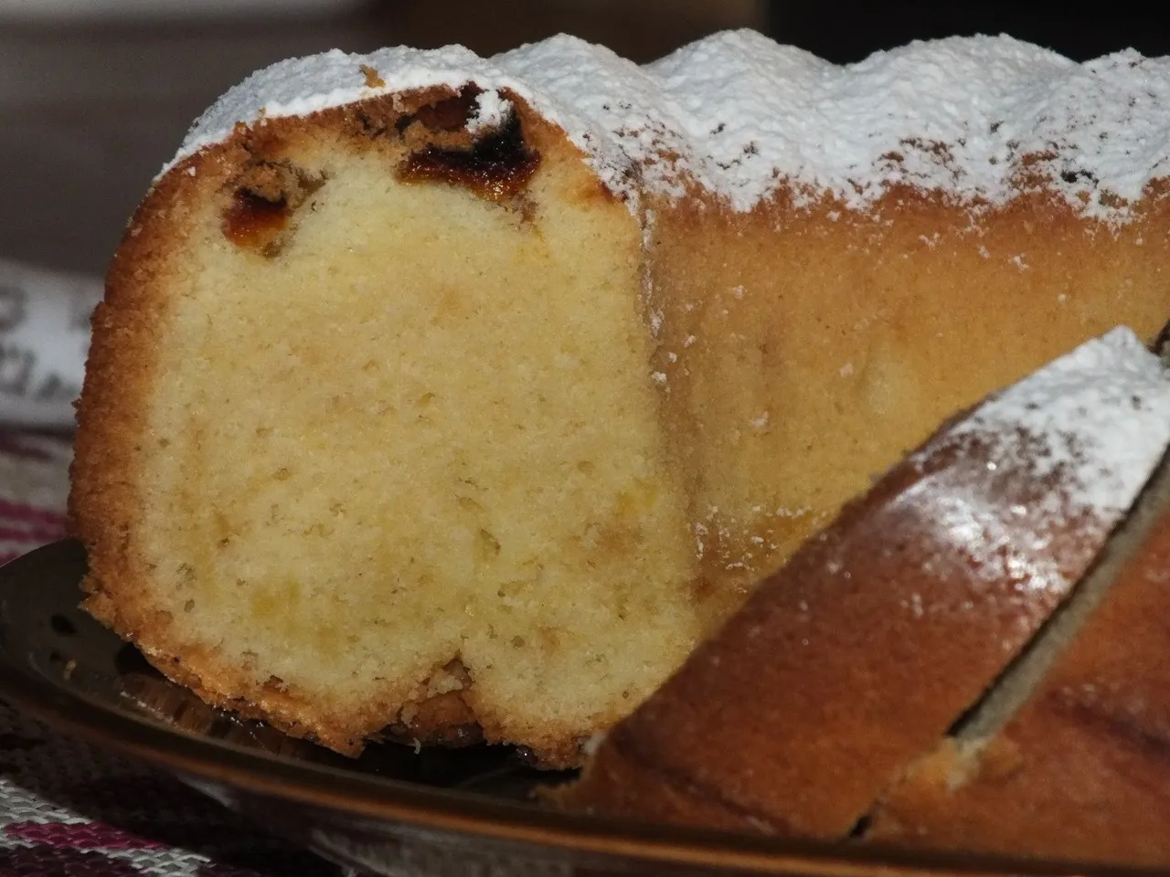 Babka piaskowa z suszonymi morelami