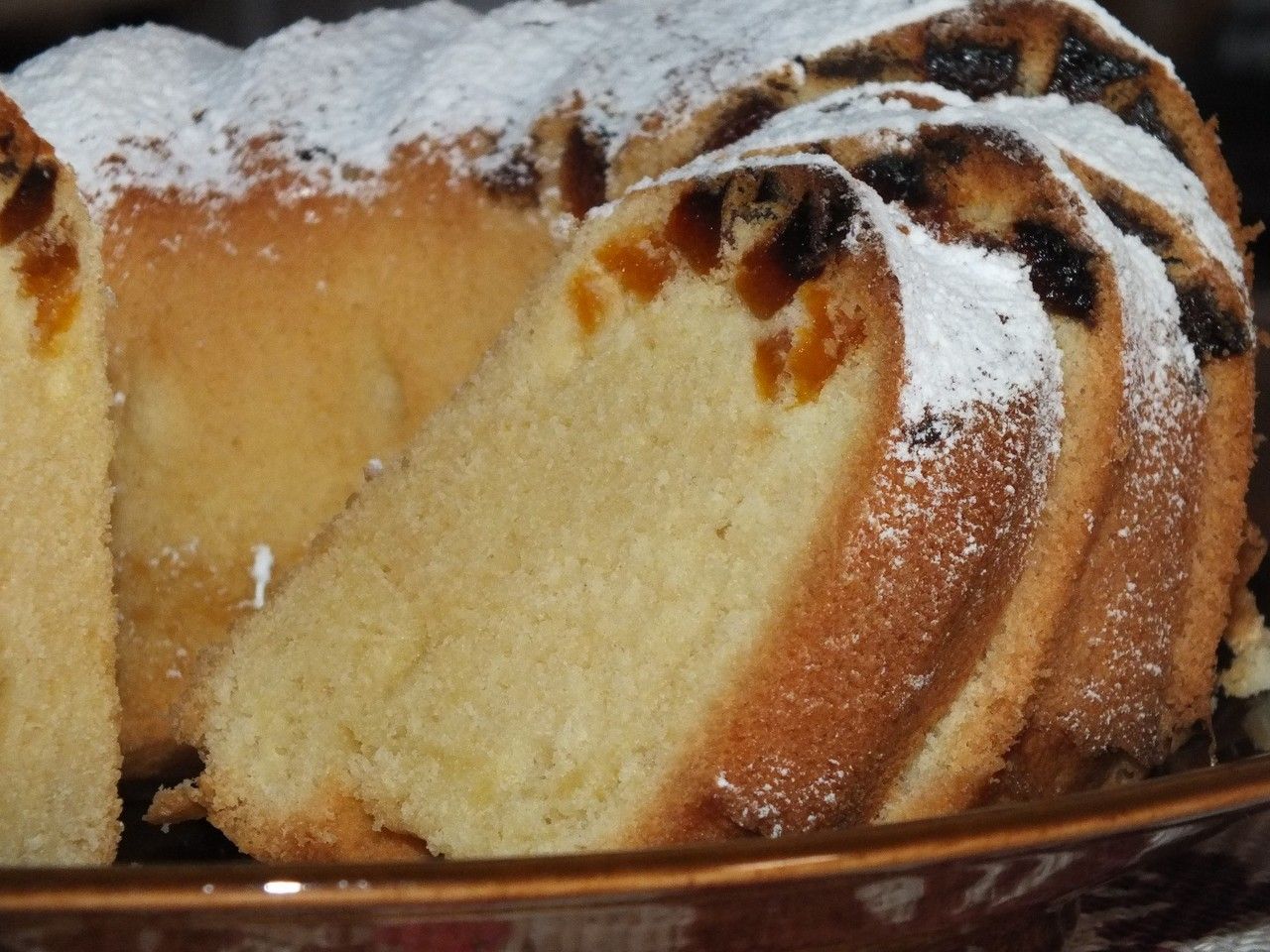 Babka piaskowa z suszonymi morelami