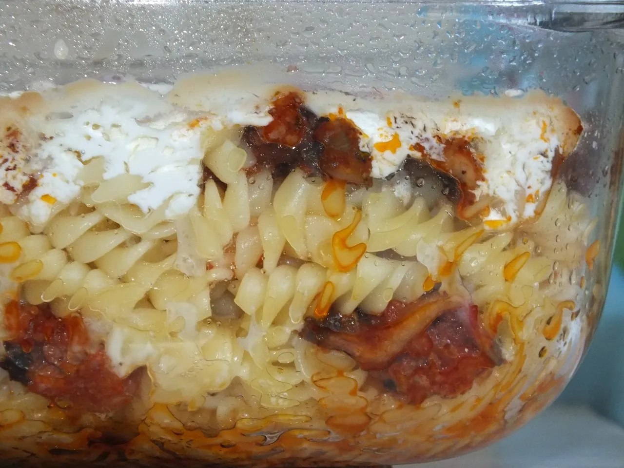Zapiekanka makaronowa pod śmietankowo-serową pierzynką