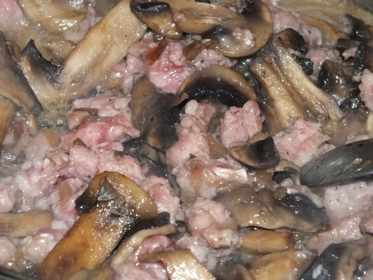 Zapiekanka makaronowa pod śmietankowo-serową pierzynką