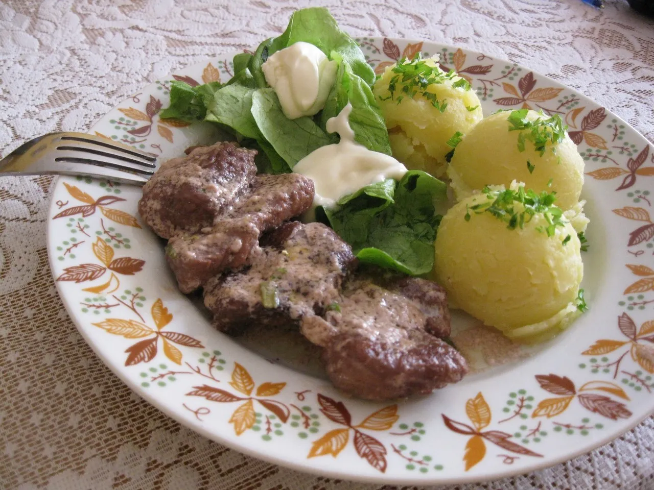 Polędwiczki w sosie winno-śmietanowym