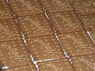 Ciasto marchewkowo-dyniowe ze śmietanką, polewą i orzeszkami - 10