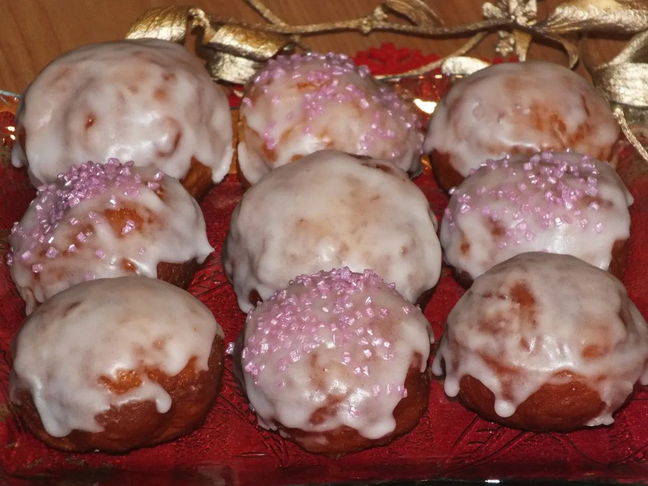 Miękkie pączki w cytrynowym lukrze