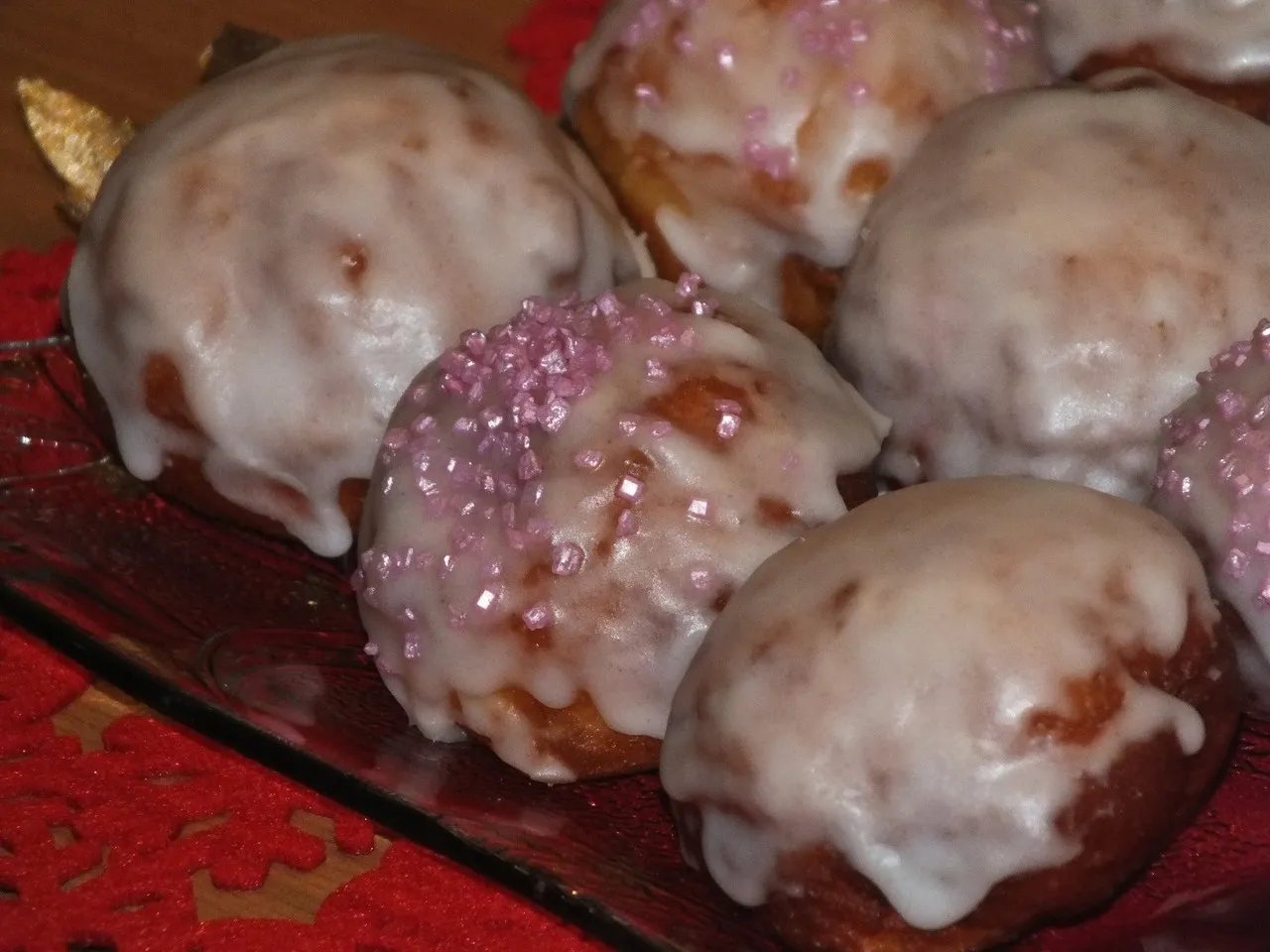 Miękkie pączki w cytrynowym lukrze