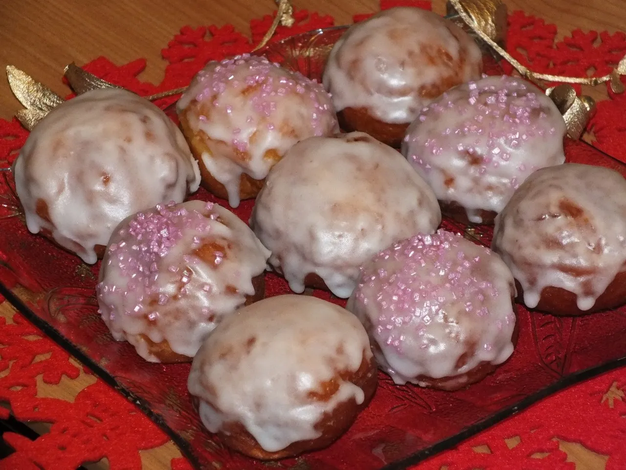 Miękkie pączki w cytrynowym lukrze